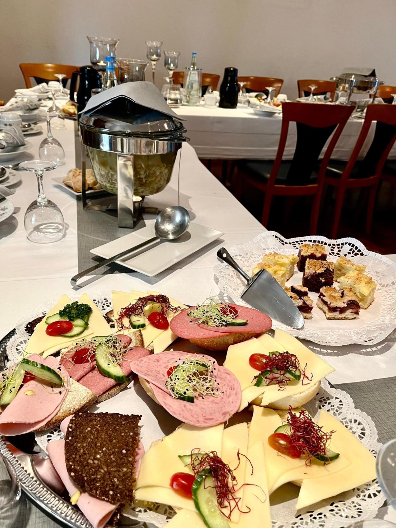 Hotel Zu Den Linden Wachtberg Buitenkant foto