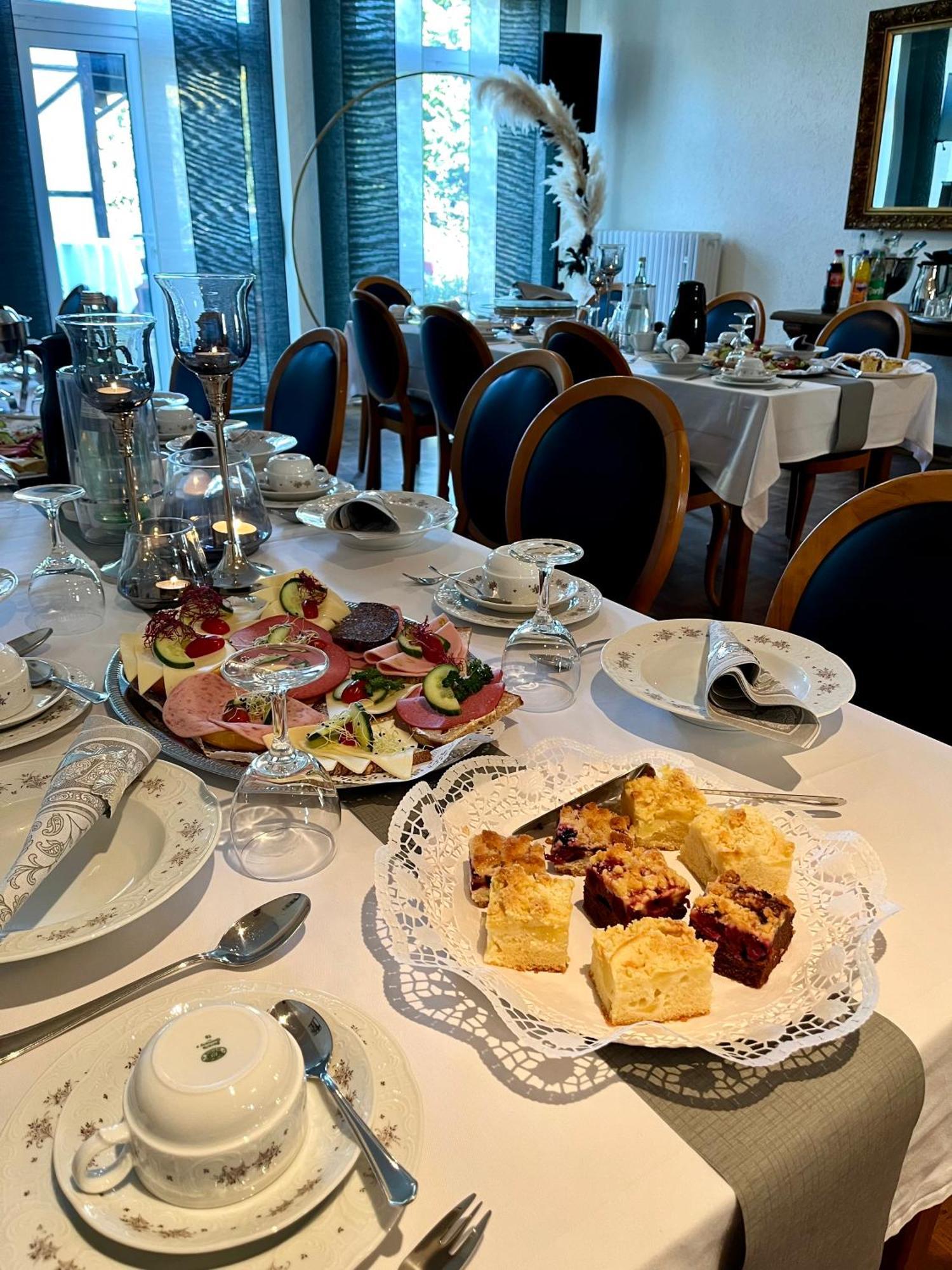Hotel Zu Den Linden Wachtberg Buitenkant foto