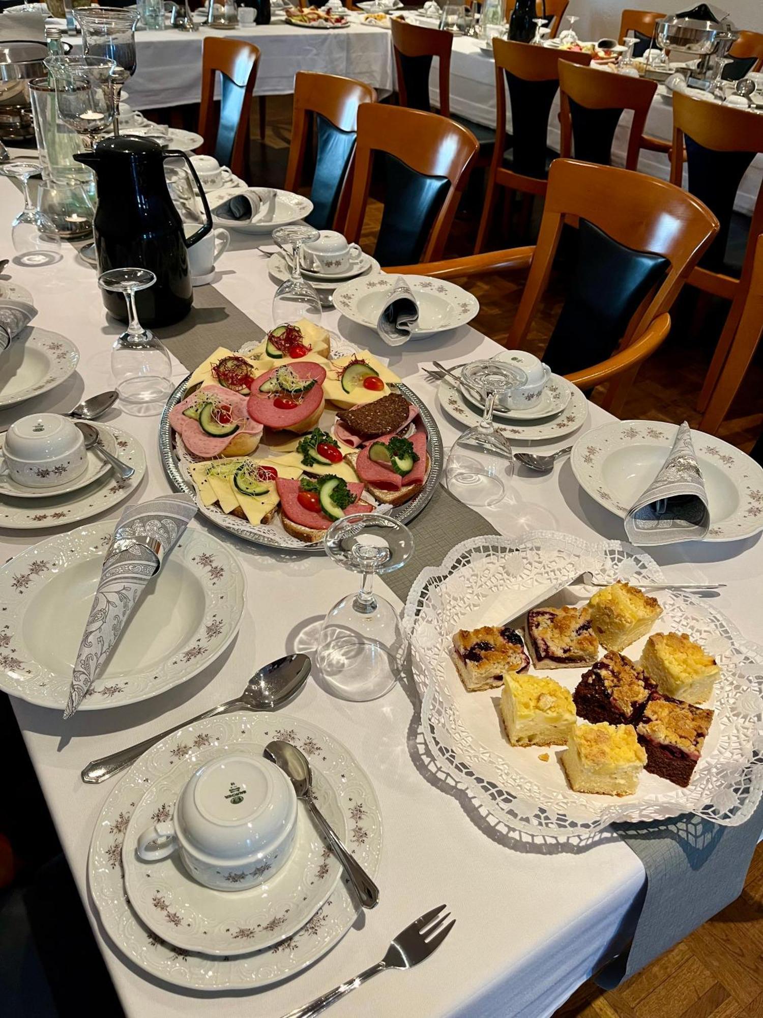 Hotel Zu Den Linden Wachtberg Buitenkant foto